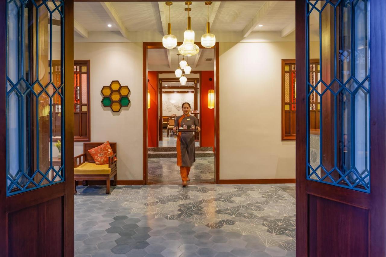 Cozy Savvy Boutique Hotel Хоян Екстер'єр фото The interior of the hotel